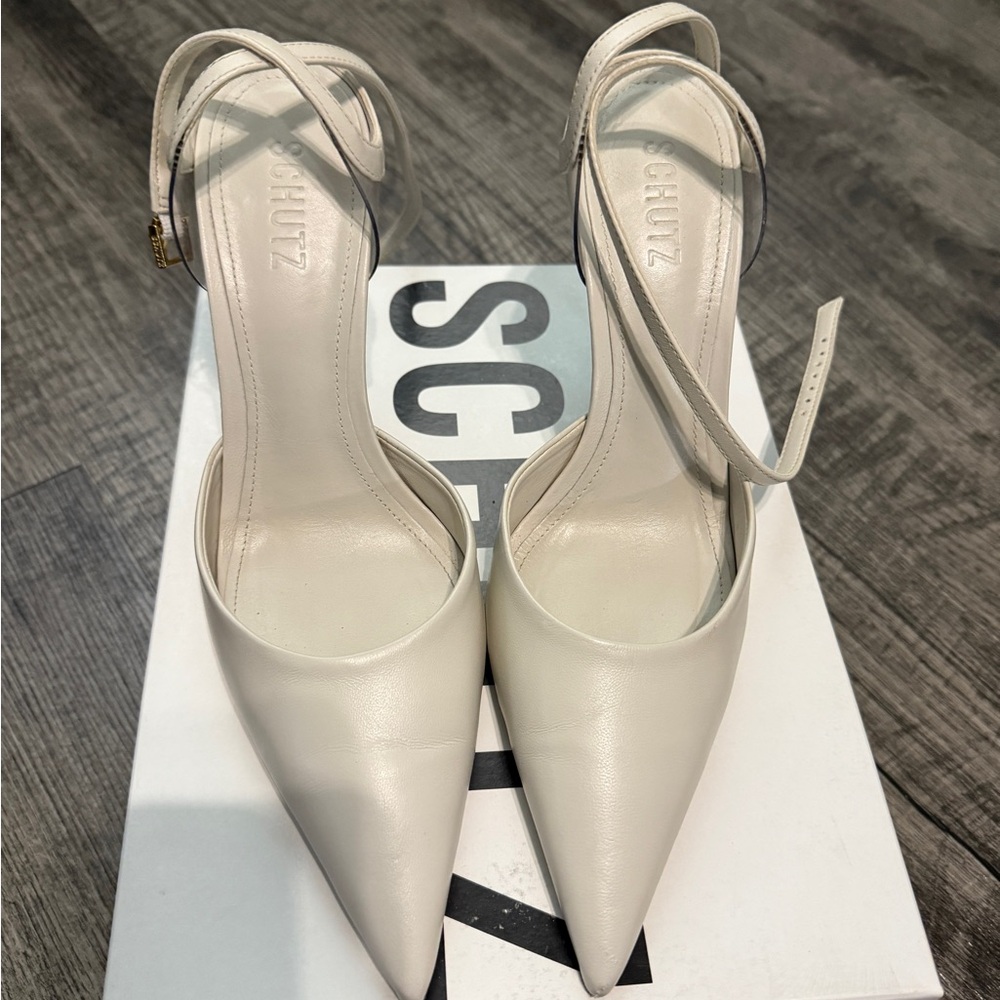 SCHUTZ - Skye pump in Pearl & Transparent